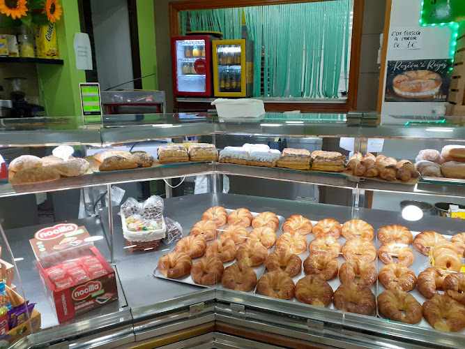 Fotografia tomada fuera de Paqui Forn de Pa Cafeteria - Panadería en Mollet del Vallès, Barcelona