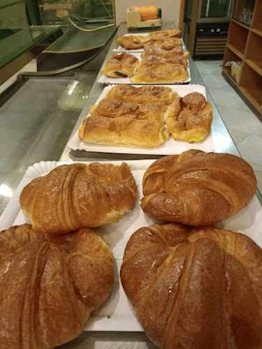 Fotografia tomada fuera de Panadería Pastelería Guillermo - Panadería en Rábade, Lugo