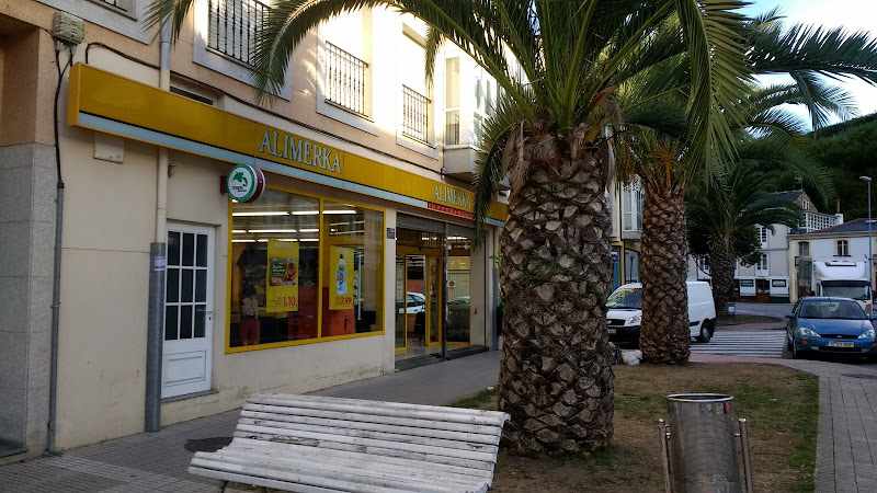Fotografia tomada fuera de Supermercados Alimerka - Supermercado en Vegadeo, Asturias
