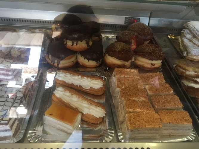 Fotografia tomada fuera de Panadería Zampabollos - Panadería en El Rocío, Huelva