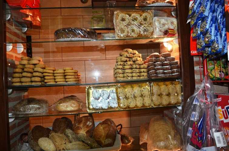 Fotografia tomada fuera de Panadería Rocío - Panadería en Atajate, Málaga