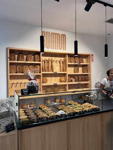 Fotografia tomada fuera de Summum Panadería Artesana - Panadería en Oviedo, Asturias