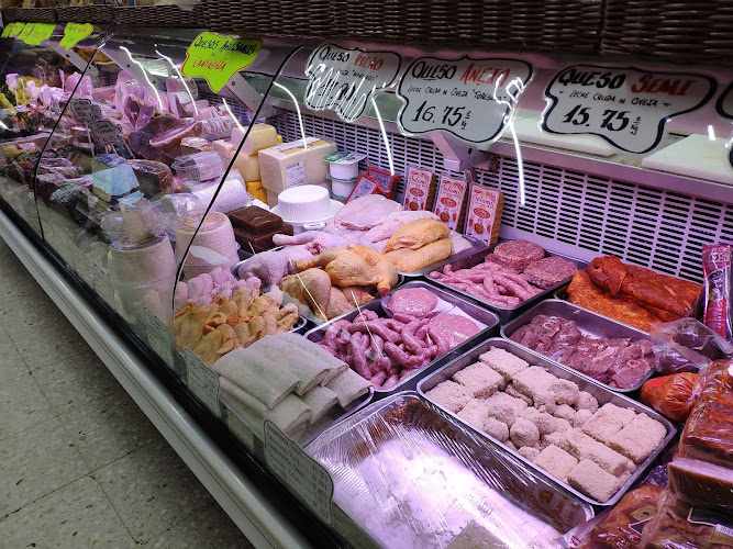 Fotografia tomada fuera de Frutas y Embutidos MOLINERO - Tienda de alimentación en Puente San Miguel, Cantabria