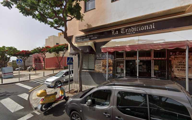 Fotografia tomada fuera de Hornos Don Carlos - Panadería en La Laguna, Santa Cruz de Tenerife