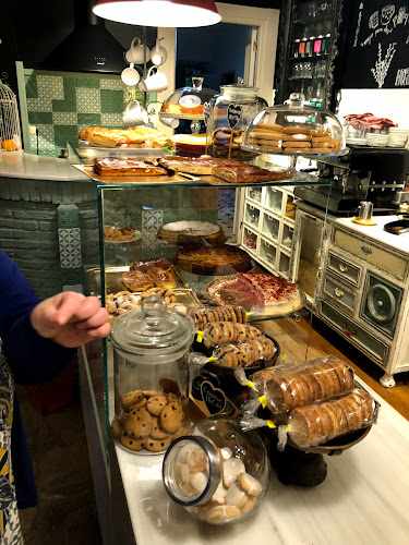 Fotografia tomada fuera de Panificadora F López - Panadería en Puentenansa, Cantabria