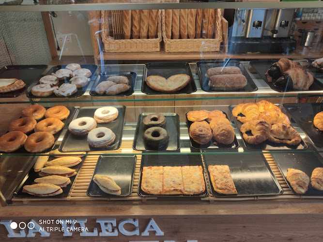 Fotografia tomada fuera de Pastisseria Sara - Panadería en Deltebre, Tarragona