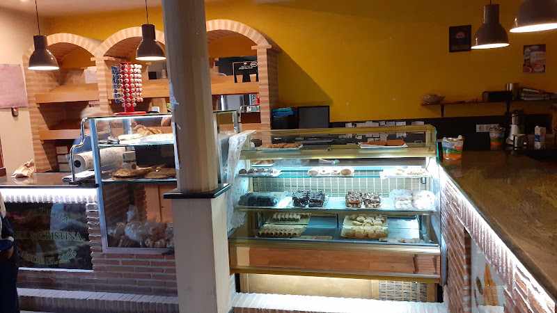 Fotografia tomada fuera de Panadería Alex & Cristina - Panadería en Camponaraya, León