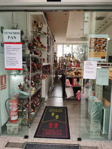 Fotografia tomada fuera de Pastelería Miguel - Pastelería en Ourense, Orense