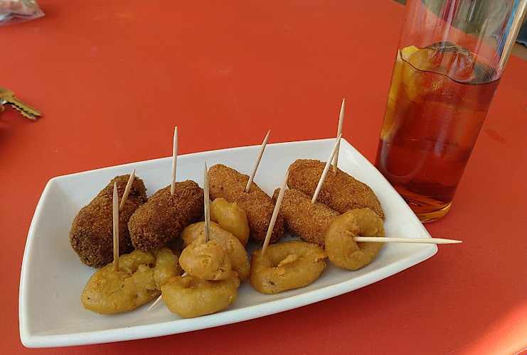 Fotografia tomada fuera de Café Bar La Peña - bares en Congosto, León