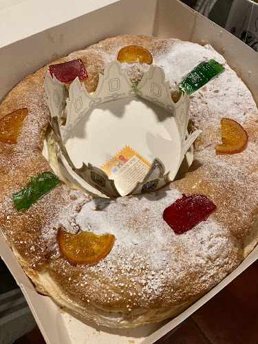Fotografia tomada fuera de Productos la Campana - Panadería en Barriada Primero de Mayo, Granada
