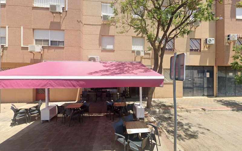 Fotografia tomada fuera de Las Primas - Panadería en Dos Hermanas, Sevilla