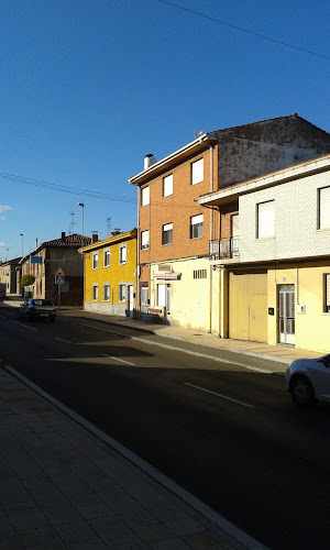 Fotografia tomada fuera de Panadería Susana Henderson - Panadería en Lorenzana, León