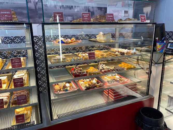 Fotografia tomada fuera de La Madrileña de Alba de Tormes - Pastelería en Alba de Tormes, Salamanca