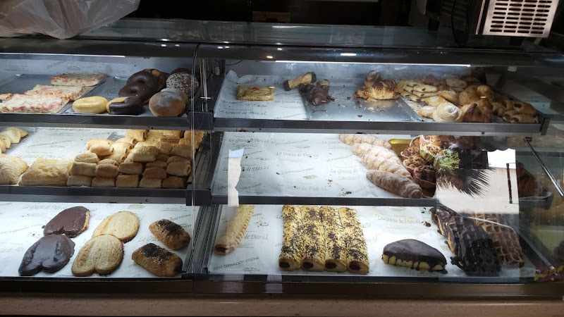 Fotografia tomada fuera de La Gracia De Dios - Panadería en Campohermoso, Almería
