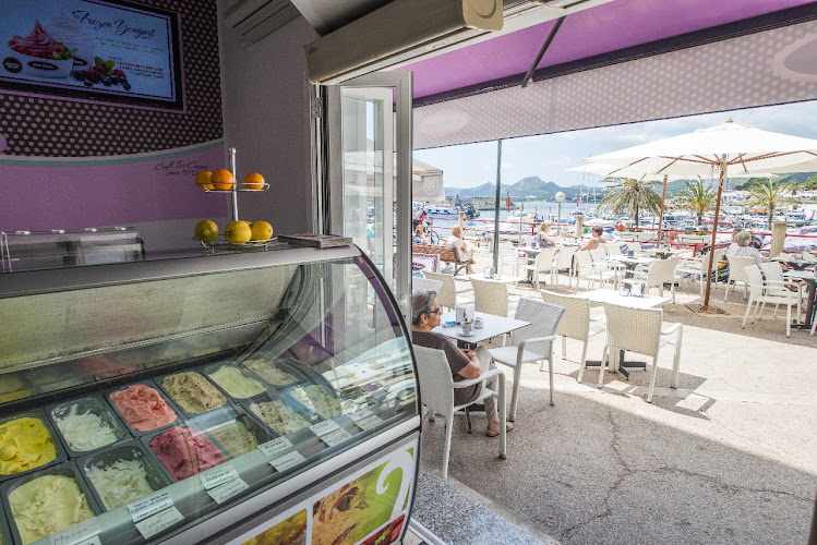 Fotografia tomada fuera de Gelateria Des Port - Heladería en Cala Ratjada, Baleares