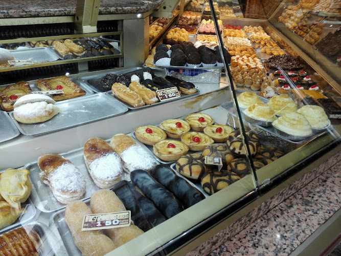 Fotografia tomada fuera de La Antigua Pasteleria - Panadería en Madrid, Madrid