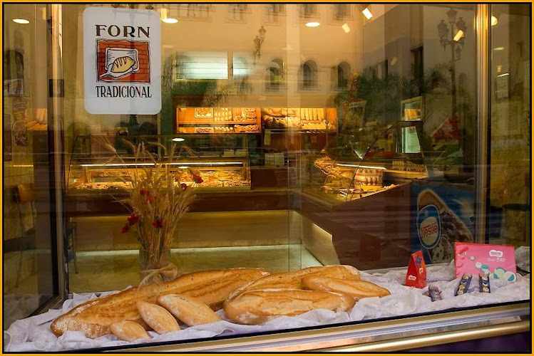 Fotografia tomada fuera de Forn Pastissería Colón C.B. - Panadería en La Pobla de Vallbona, Valencia