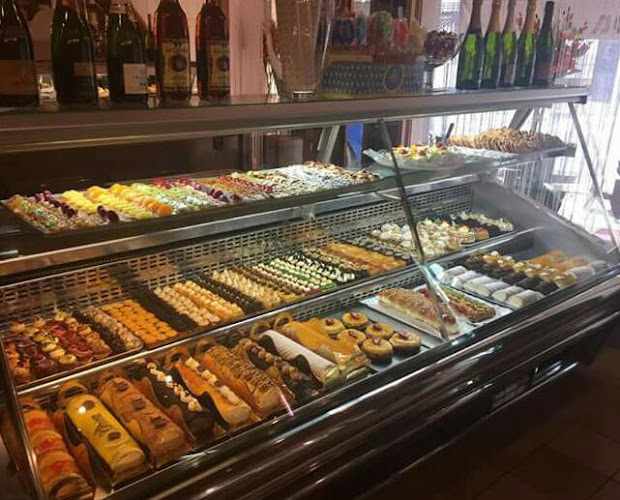 Fotografia tomada fuera de Panadería y Pastelería Turón - Forn de pa en Palau-solità i Plegamans, Barcelona