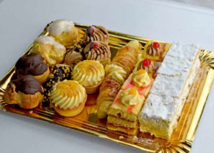 Fotografia tomada fuera de Confitería Guillén Navarro S.L. - Cake shop en Huelva, Huelva