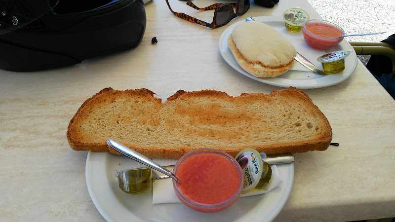 Fotografia tomada fuera de Cafetería Bea - cafeterías en Castellar de la Frontera, Cádiz