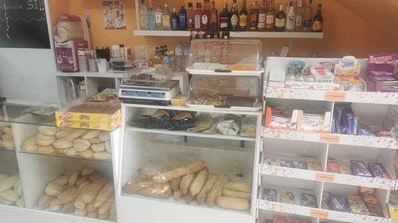 Fotografia tomada fuera de La tiendecita - Tienda de alimentación en Bollullos de la Mutación, Sevilla