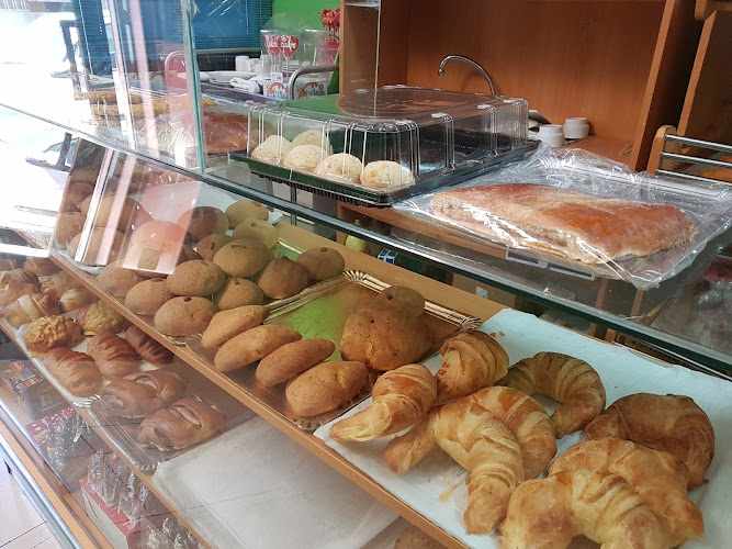 Fotografia tomada fuera de Pastelería Ecuapan Villaverde - Pastelería en Madrid, Madrid