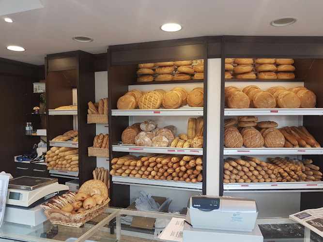 Fotografia tomada fuera de Panadería - Pastelería Vela-Villaluenga - Bakery en Quincoces de Yuso, Burgos