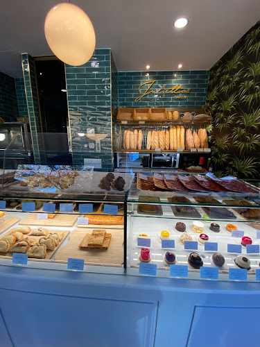 Fotografia tomada fuera de La Hermosita Pozuelo - Pastelería en Pozuelo de Alarcón, Madrid