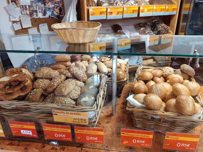 Fotografia tomada fuera de Cafe Bäckerei Zipf - Panadería en San Bartolomé de Tirajana, Las Palmas