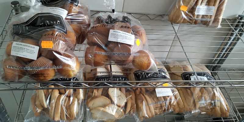 Fotografia tomada fuera de Manzano Panadería-Bollería. - Panadería en Mora, Toledo