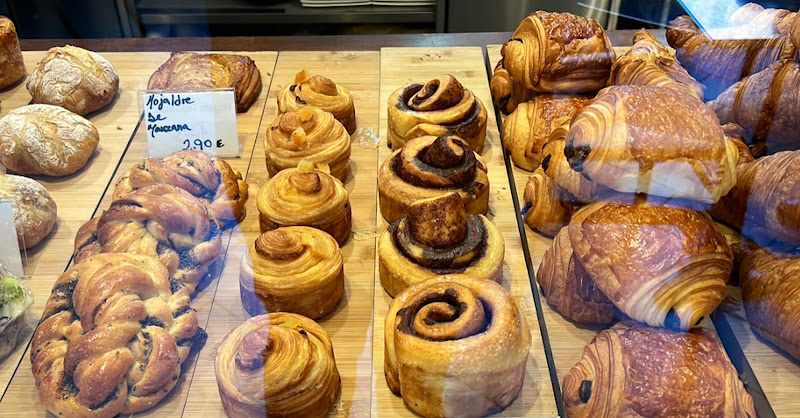 Fotografia tomada fuera de Vanille Bakery Lab & Café - Forn de pa en Madrid, Madrid
