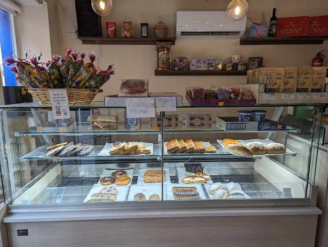 Fotografia tomada fuera de Pasteleria Andy - Pastelería en Madridejos, Toledo