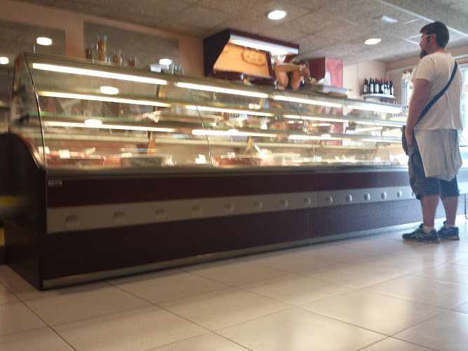 Fotografia tomada fuera de Carma I Agustí S.C. - Panadería en Urb la Guardiola, Girona