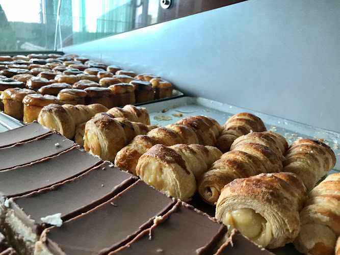 Fotografia tomada fuera de Pastelería la Esmeralda - Pastelería en Las Gabias, Granada