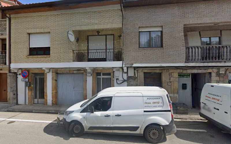 Fotografia tomada fuera de Panadería Hermanos Ortiz - Panadería en Marron, Cantabria