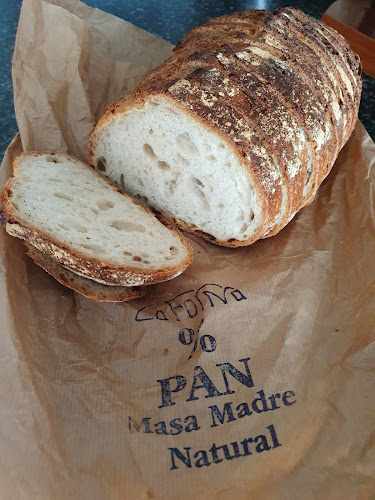 Fotografia tomada fuera de Panaderia La Forna - Panadería en Pola de Siero, Asturias