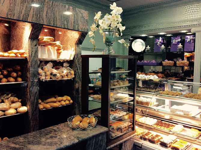 Fotografia tomada fuera de Confitería Espigas - Pastelería en Pola de Siero, Asturias