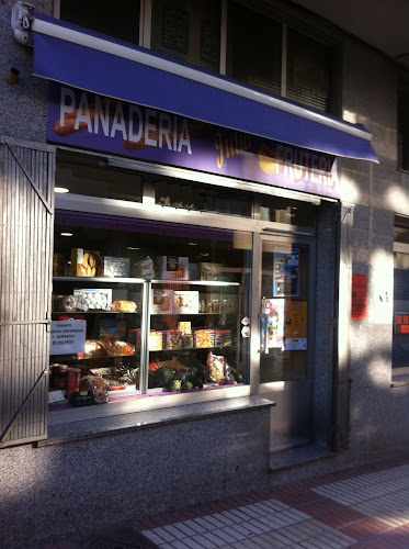 Fotografia tomada fuera de Panadería Dulcería JULIA - Panadería en Béjar, Salamanca