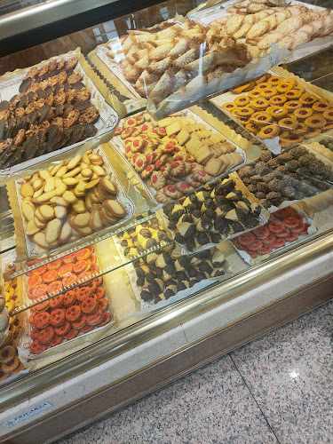 Fotografia tomada fuera de Confiterías Pastelerías Gil - Pastelería en Salamanca, Salamanca