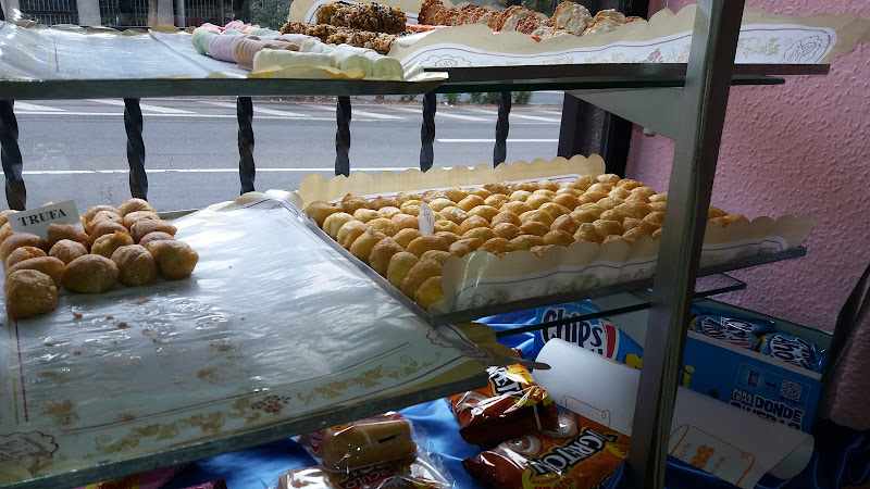 Fotografia tomada fuera de Pasteleria Canalejas - Pastelería en Salamanca, Salamanca
