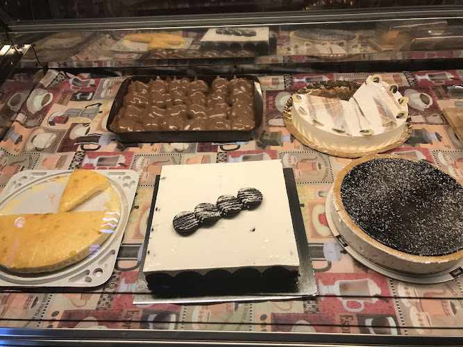 Fotografia tomada fuera de Heladeria Cafetería Pastelería Peñafiel - Heladería en Escalona, Toledo