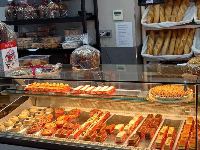Fotografia tomada fuera de Pastelería la Roja - Pastelería en Almoradí, Alicante