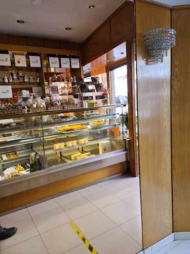 Fotografia tomada fuera de Fleca · Pastisseria Turón - Panadería en Sant Feliu de Codines, Barcelona