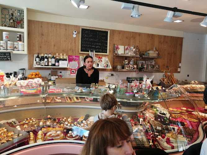 Fotografia tomada fuera de Pastelería La Palma - Sant Cugat - Pastisseria en Sant Cugat del Vallès, Barcelona