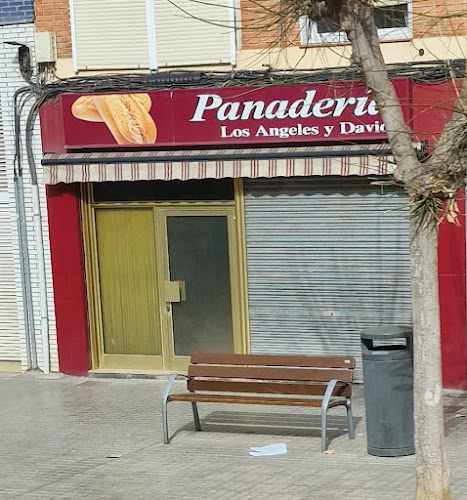 Fotografia tomada fuera de Los Ángeles y El David - Panadería en Teruel, Teruel