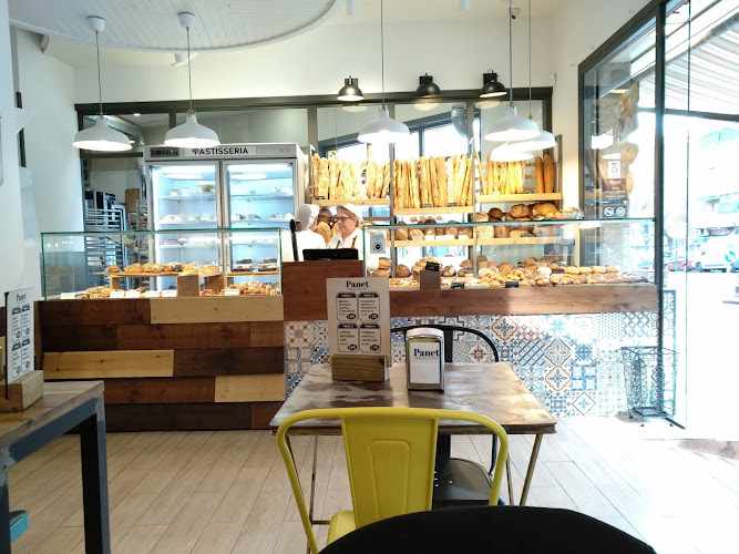 Fotografia tomada fuera de Panet Maduixa - Forn de Pa, Pastisseria i Cafeteria - Panadería en Sant Boi de Llobregat, Barcelona