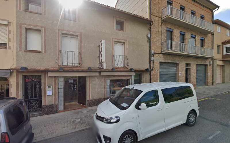 Fotografia tomada fuera de Forn la Valldan - Panadería en Berga, Barcelona