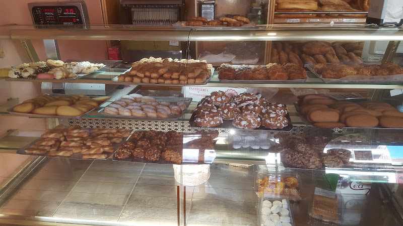 Fotografia tomada fuera de Panaderia Artesanos LEONVALDERAS - Bakery en León, León
