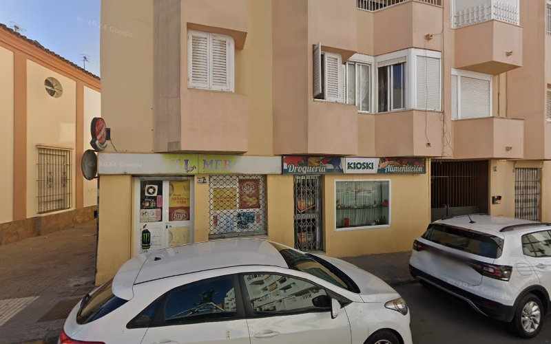 Fotografia tomada fuera de KIOSKI (PANADERIA BOLLERIA ALIMENTACION) - Supermercado en Sanlúcar de Barrameda, Cádiz