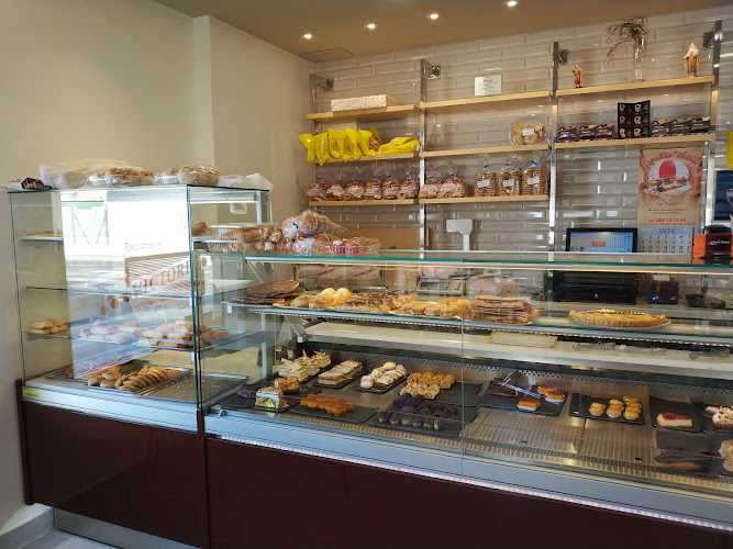 Fotografia tomada fuera de Repostería Victoria - Pastelería en San Pedro del Pinatar, Murcia